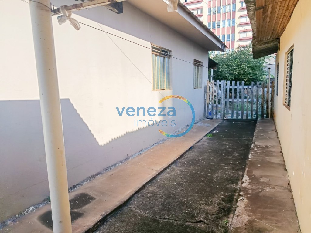 Casa Residencial à venda no bairro Brasil de Londrina com 200m<sup>2</sup> útil, 7 quartos, 1 vaga de garagem