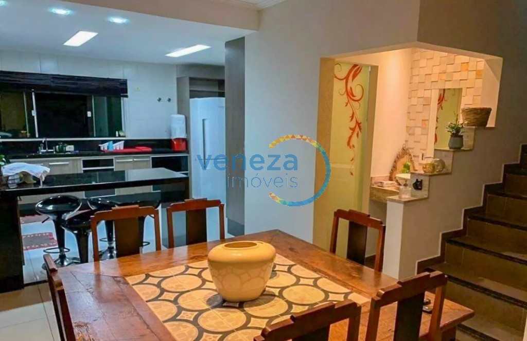 Casa Residencial à venda no bairro Pinheiros de Londrina com 180m<sup>2</sup> útil, 3 quartos, 2 vagas de garagem