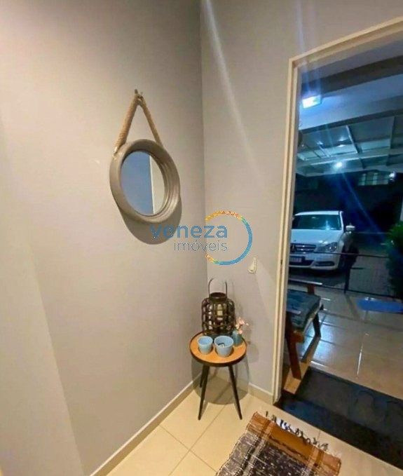 Casa Residencial à venda no bairro Pinheiros de Londrina com 180m<sup>2</sup> útil, 3 quartos, 2 vagas de garagem