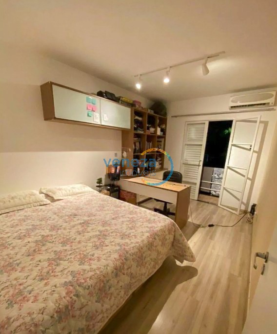 Casa Residencial à venda no bairro Pinheiros de Londrina com 180m<sup>2</sup> útil, 3 quartos, 2 vagas de garagem