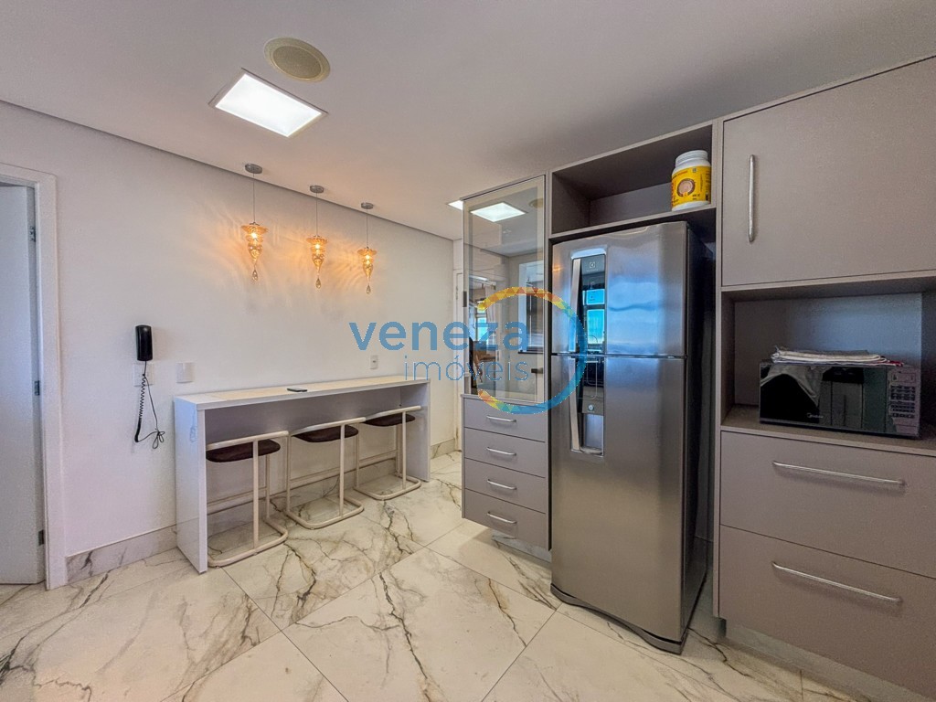 Apartamento à venda no bairro Centro de Londrina com 185.13m<sup>2</sup> útil, 4 quartos, 1 vaga de garagem