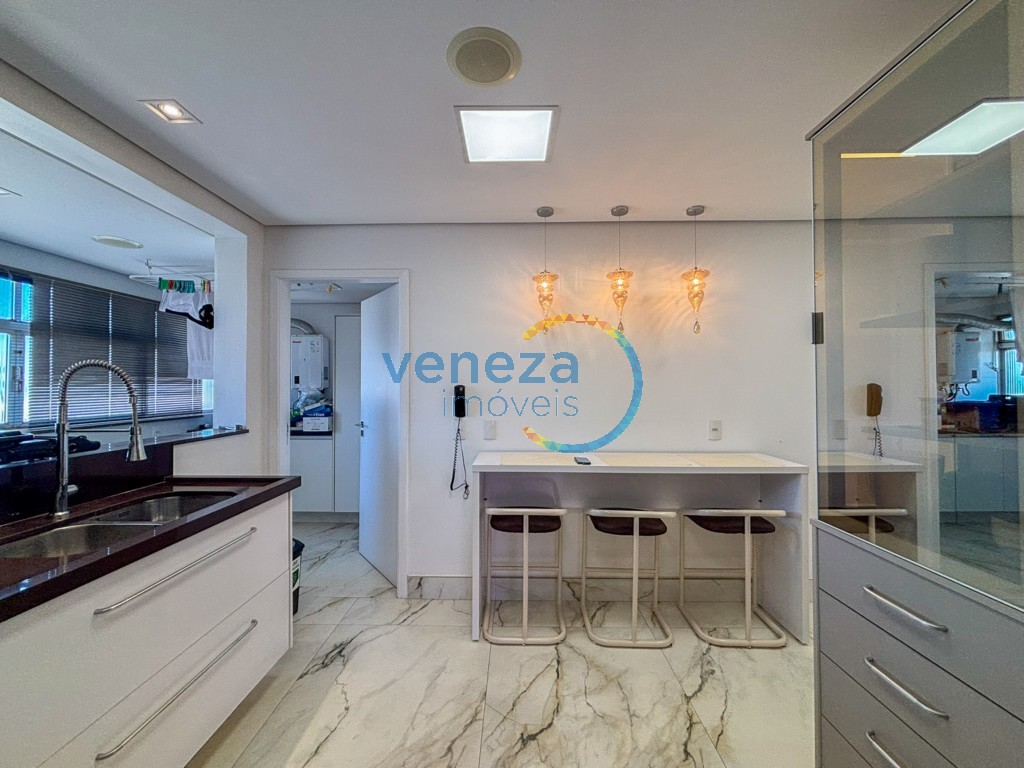 Apartamento à venda no bairro Centro de Londrina com 185.13m<sup>2</sup> útil, 4 quartos, 1 vaga de garagem