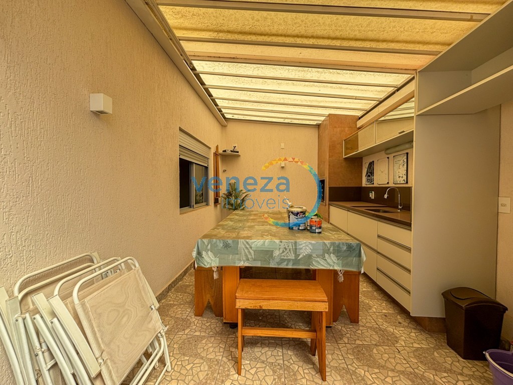 Apartamento à venda no bairro Centro de Londrina com 185.13m<sup>2</sup> útil, 4 quartos, 1 vaga de garagem