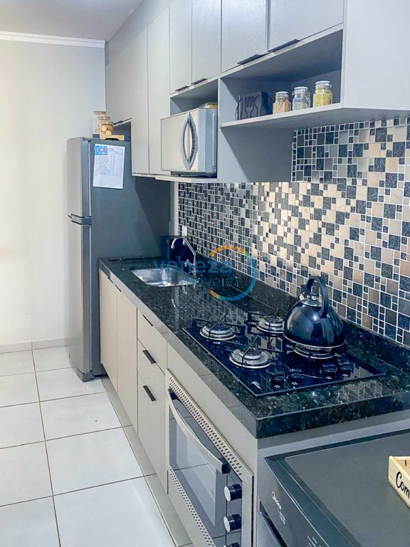 Apartamento à venda no bairro Vivi Xavier de Londrina com 45m<sup>2</sup> útil, 2 quartos, 1 vaga de garagem
