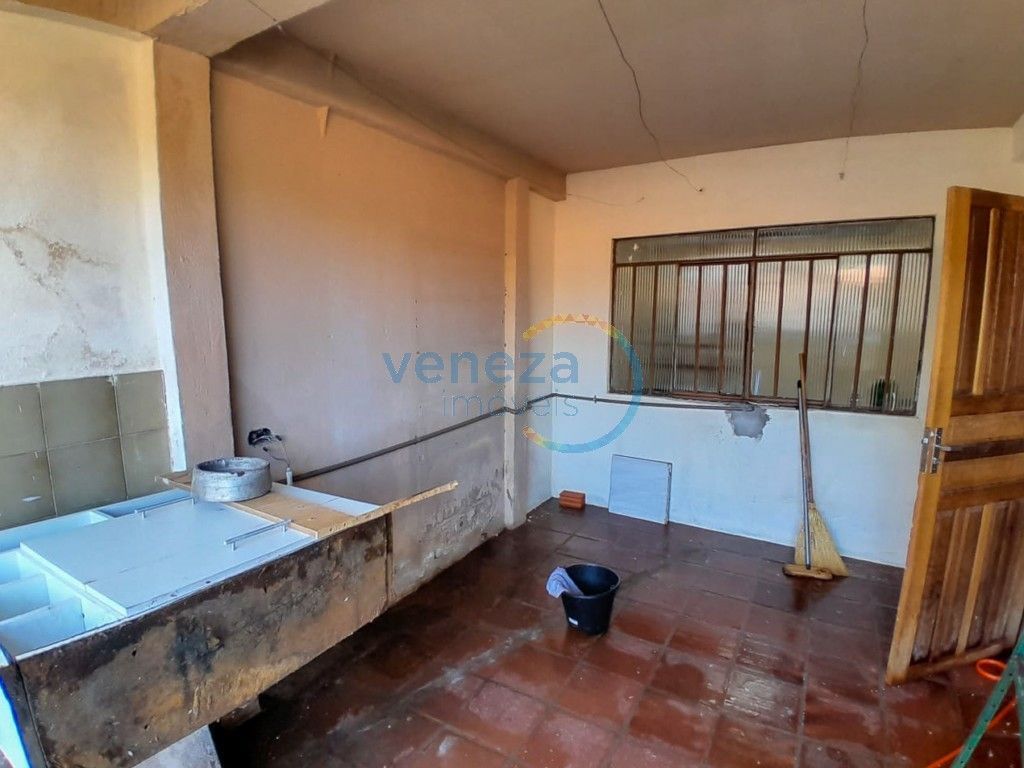 Casa Residencial à venda no bairro Ipanema de Londrina com 189.92m<sup>2</sup> útil, 3 quartos, 2 vagas de garagem