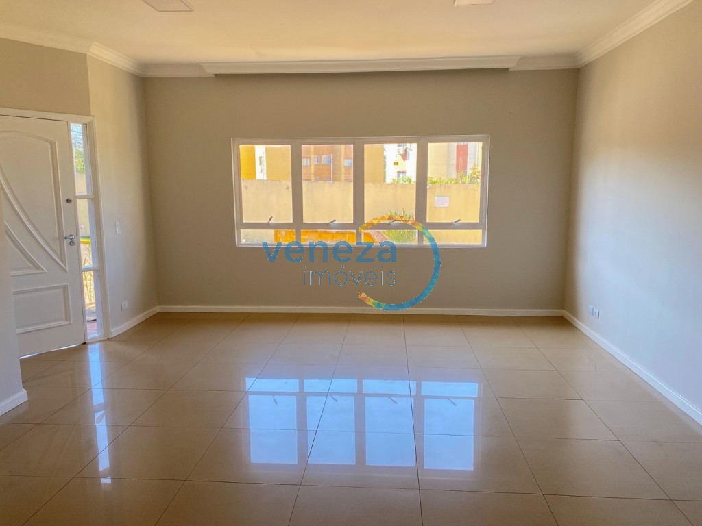 Casa Residencial à venda no bairro Rodocentro de Londrina com 250m<sup>2</sup> útil, 3 quartos, 2 vagas de garagem