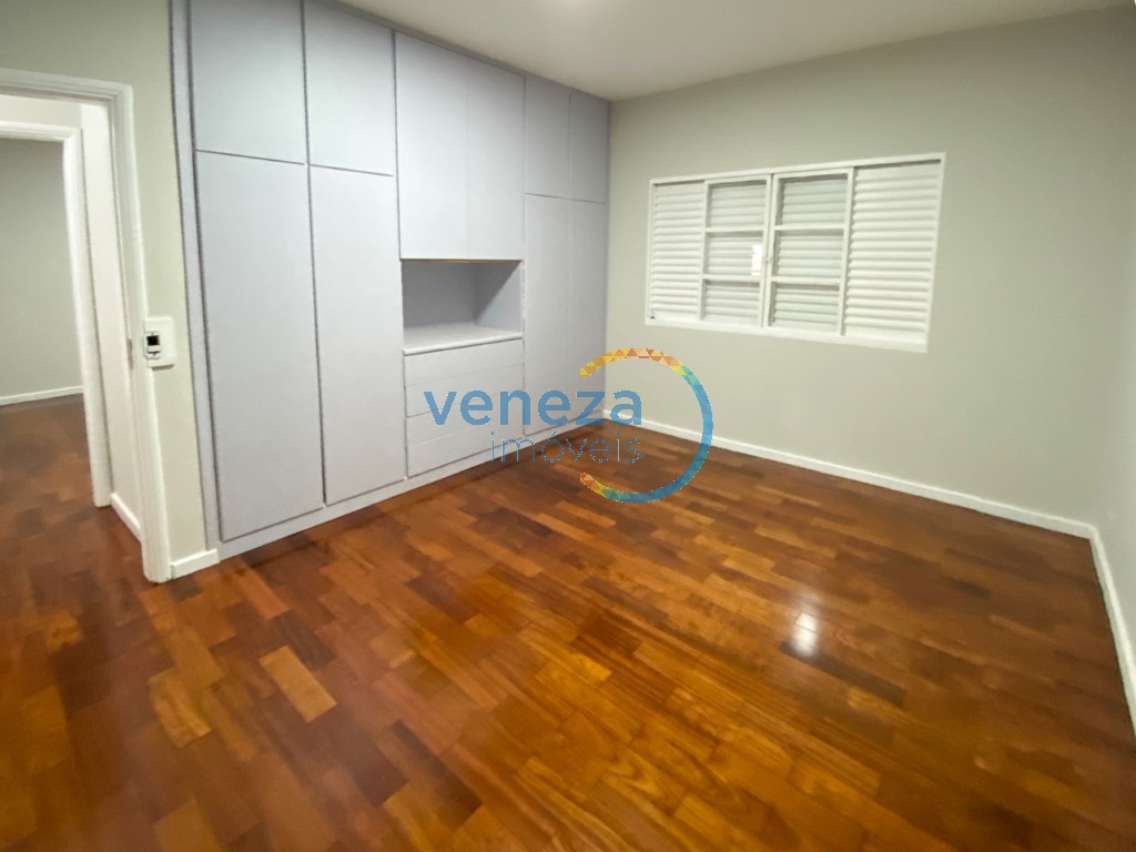 Casa Residencial à venda no bairro Rodocentro de Londrina com 250m<sup>2</sup> útil, 3 quartos, 2 vagas de garagem