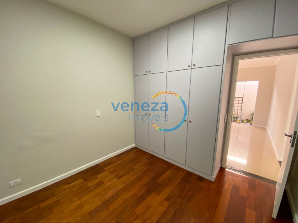 Casa Residencial à venda no bairro Rodocentro de Londrina com 250m<sup>2</sup> útil, 3 quartos, 2 vagas de garagem