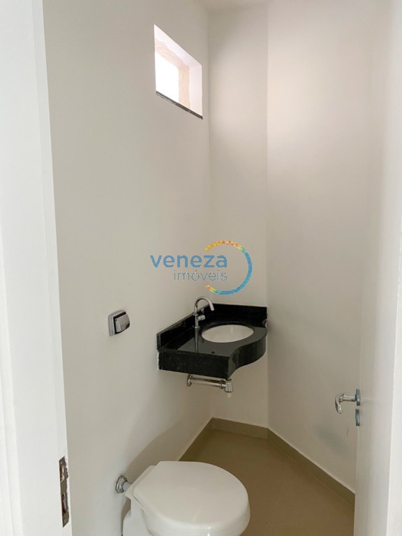 Casa Residencial à venda no bairro Rodocentro de Londrina com 250m<sup>2</sup> útil, 3 quartos, 2 vagas de garagem