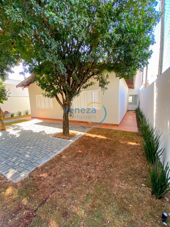 Casa Residencial à venda no bairro Rodocentro de Londrina com 250m<sup>2</sup> útil, 3 quartos, 2 vagas de garagem