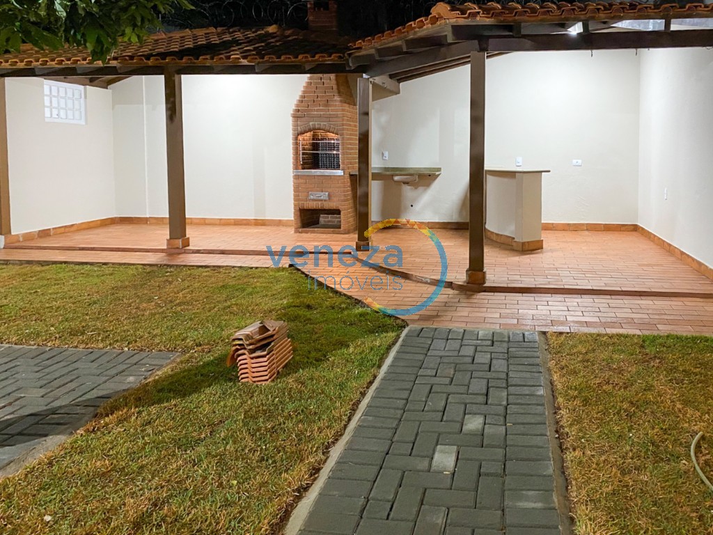 Casa Residencial à venda no bairro Rodocentro de Londrina com 250m<sup>2</sup> útil, 3 quartos, 2 vagas de garagem