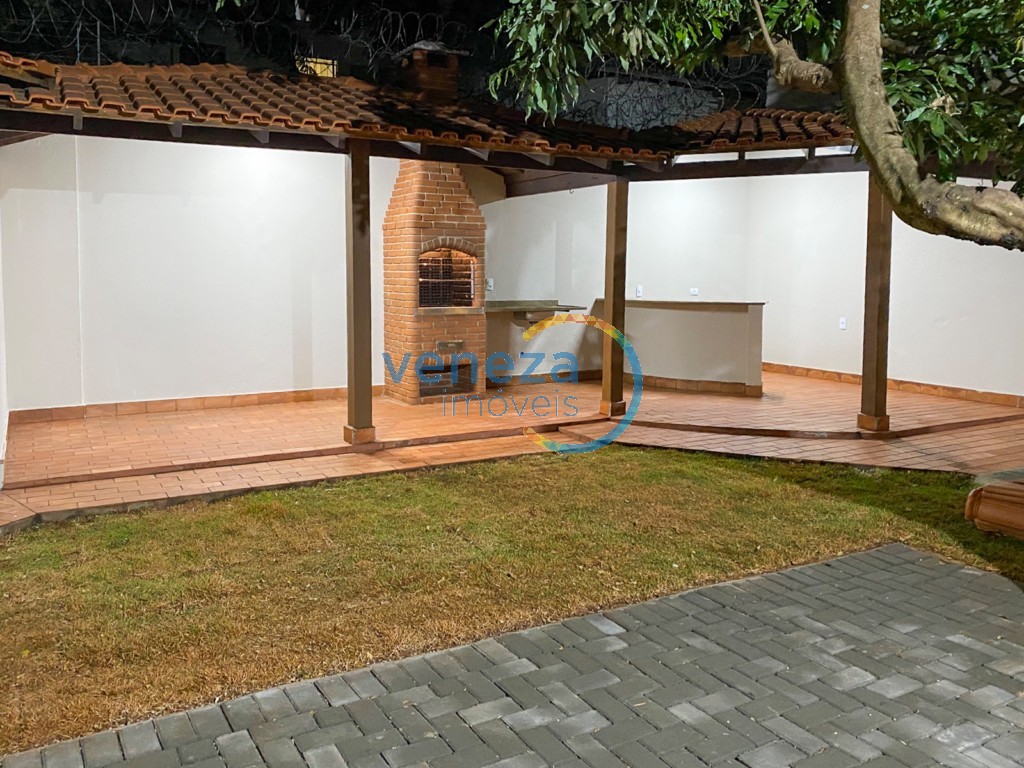 Casa Residencial à venda no bairro Rodocentro de Londrina com 250m<sup>2</sup> útil, 3 quartos, 2 vagas de garagem