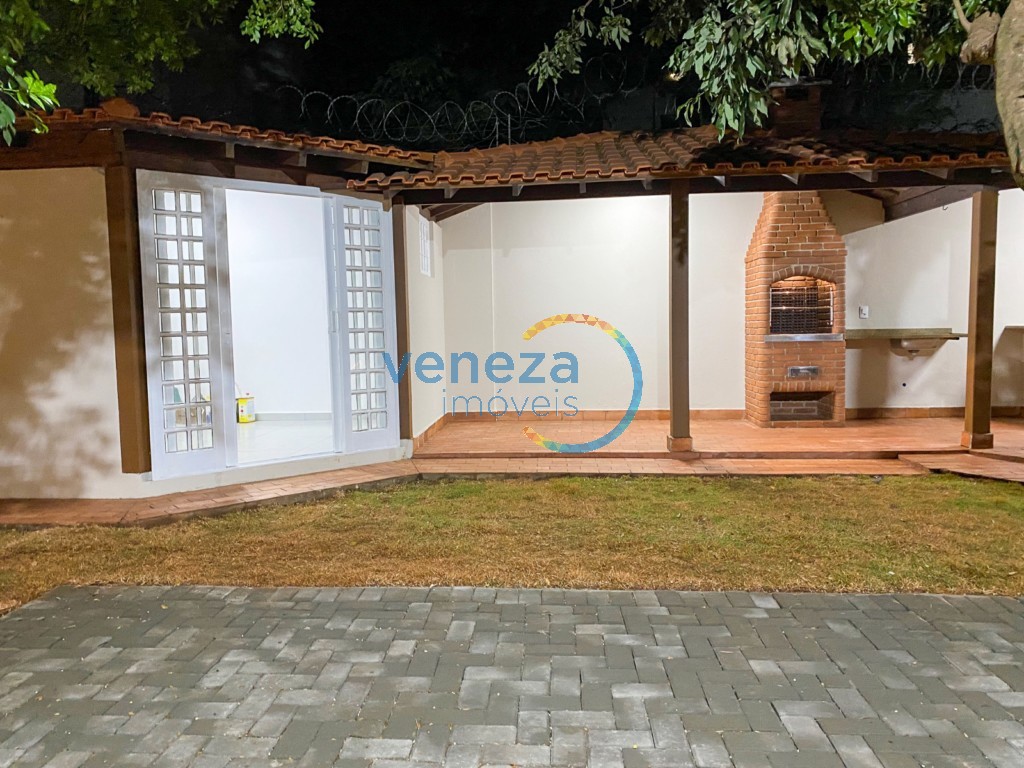 Casa Residencial à venda no bairro Rodocentro de Londrina com 250m<sup>2</sup> útil, 3 quartos, 2 vagas de garagem