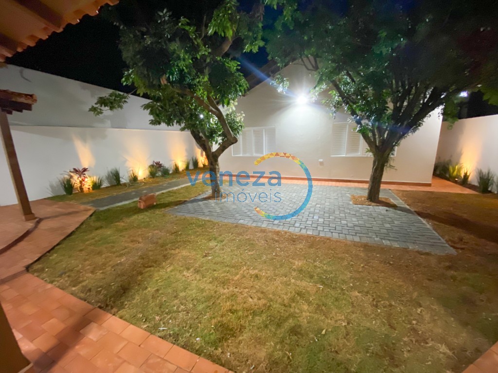 Casa Residencial à venda no bairro Rodocentro de Londrina com 250m<sup>2</sup> útil, 3 quartos, 2 vagas de garagem