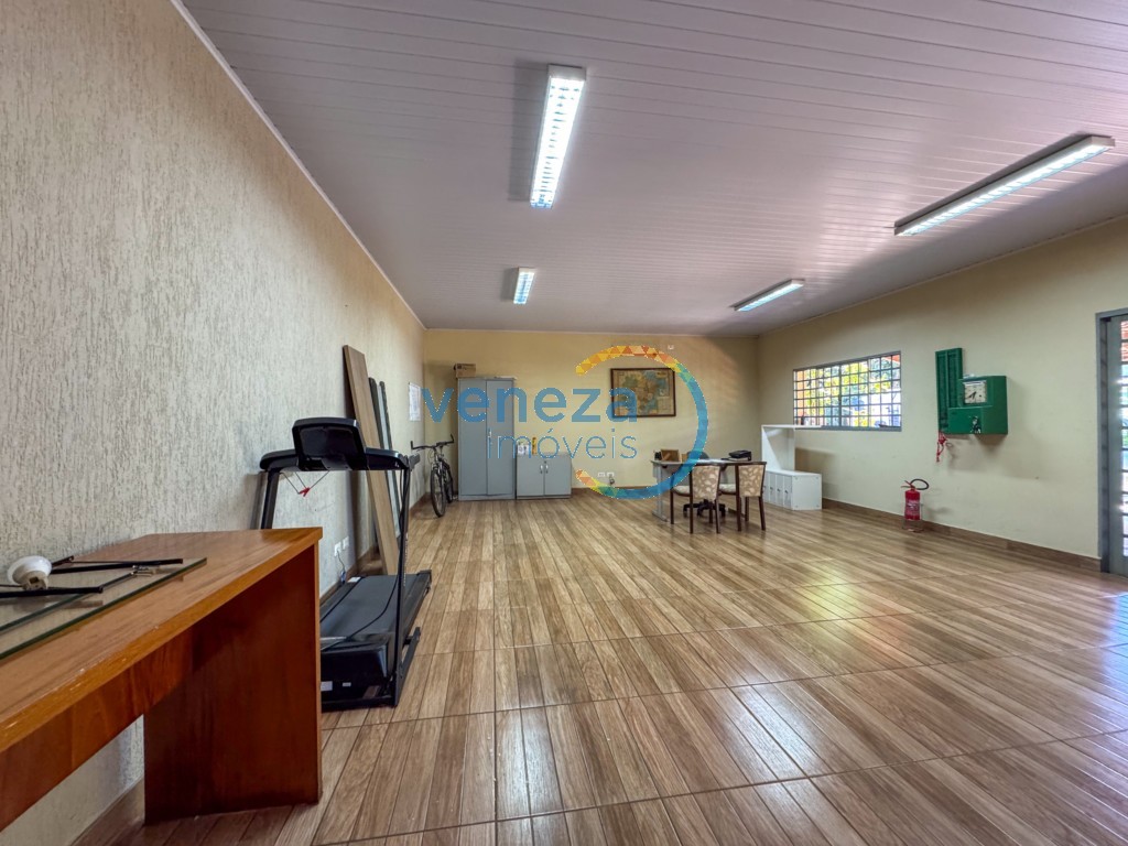 Barracão para locação no bairro Yara de Londrina com 582m<sup>2</sup> útil, 1 vaga de garagem