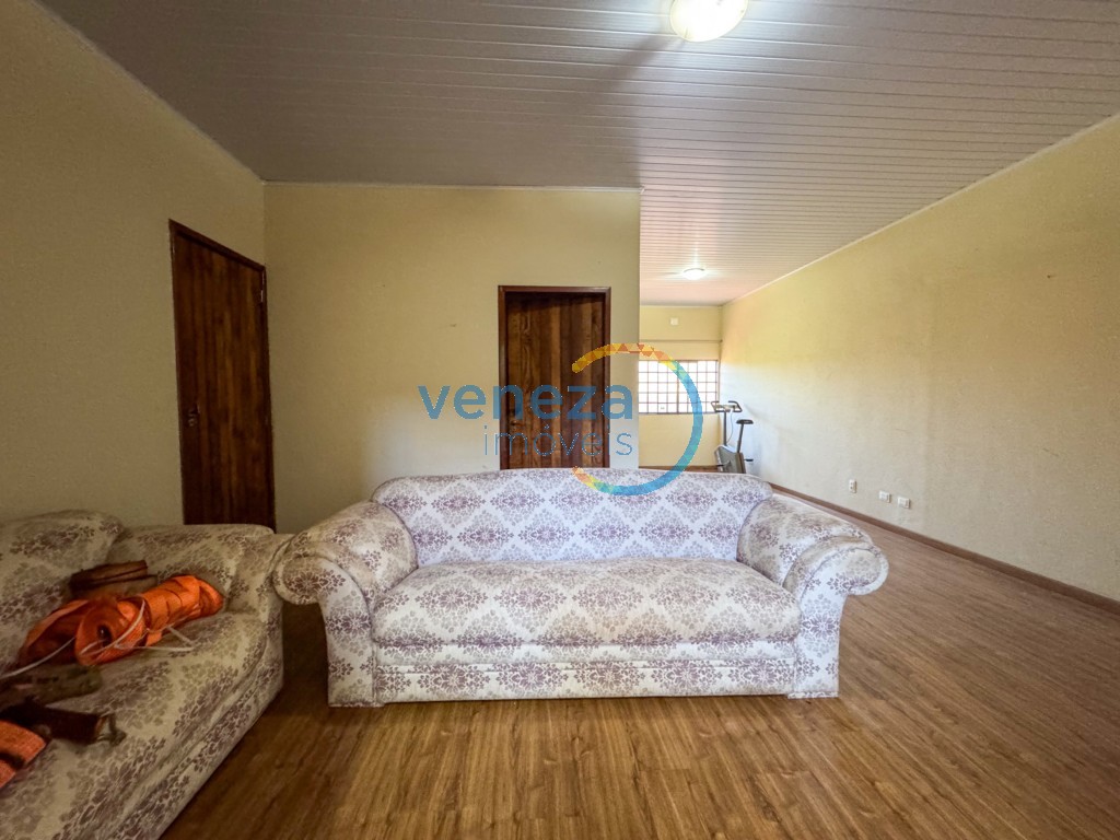 Barracão para locação no bairro Yara de Londrina com 582m<sup>2</sup> útil, 1 vaga de garagem