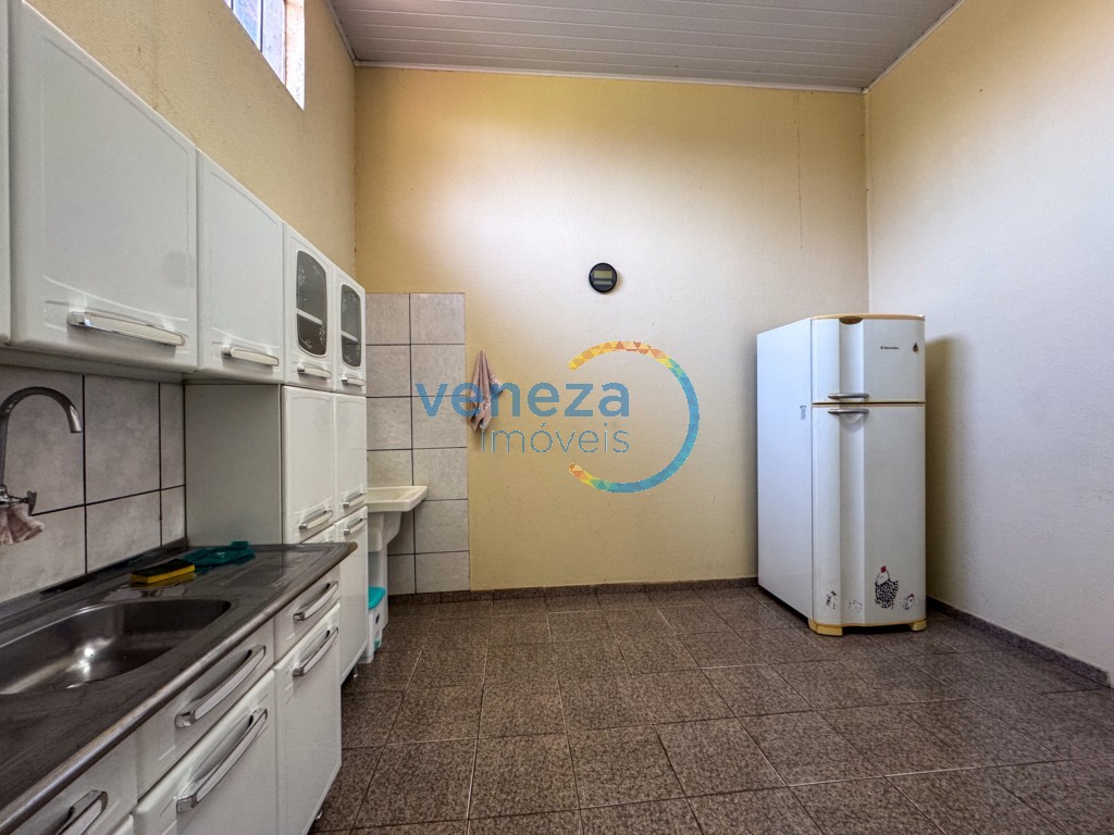 Barracão para locação no bairro Yara de Londrina com 582m<sup>2</sup> útil, 1 vaga de garagem