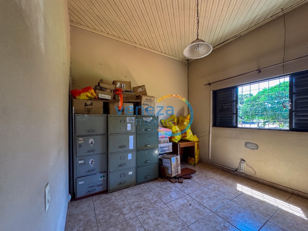 Barracão para locação no bairro Yara de Londrina com 582m<sup>2</sup> útil, 1 vaga de garagem
