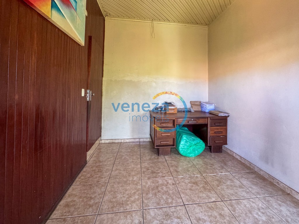Barracão para locação no bairro Yara de Londrina com 582m<sup>2</sup> útil, 1 vaga de garagem