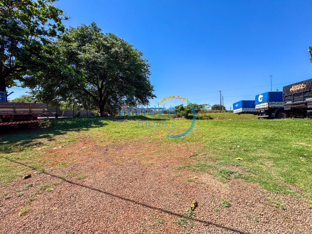 Barracão para locação no bairro Yara de Londrina com 582m<sup>2</sup> útil, 1 vaga de garagem