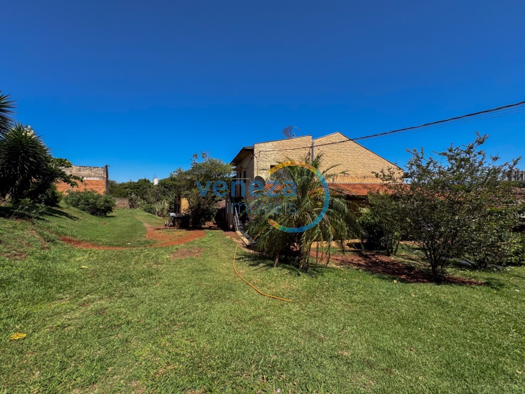 Barracão para locação no bairro Yara de Londrina com 582m<sup>2</sup> útil, 1 vaga de garagem