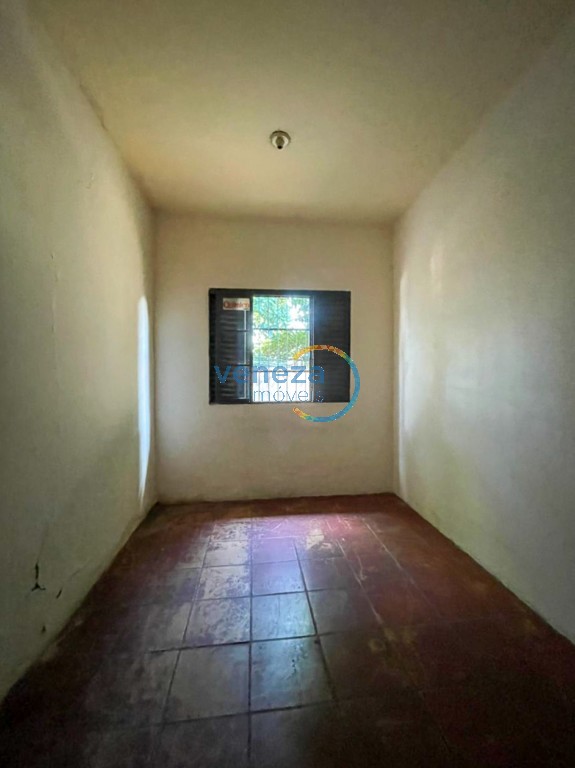 Casa Comercial à venda no bairro Coliseu de Londrina com 170m<sup>2</sup> útil, 1 vaga de garagem