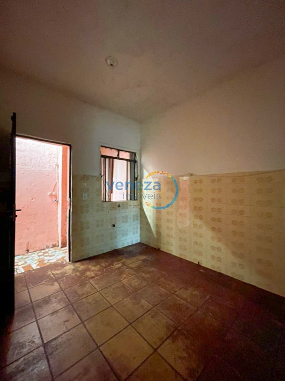 Casa Comercial à venda no bairro Coliseu de Londrina com 170m<sup>2</sup> útil, 1 vaga de garagem