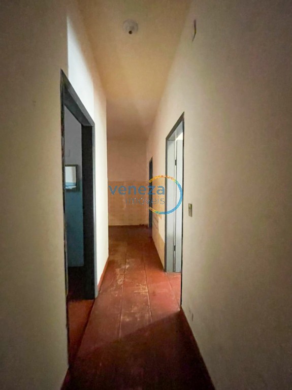 Casa Comercial à venda no bairro Coliseu de Londrina com 170m<sup>2</sup> útil, 1 vaga de garagem