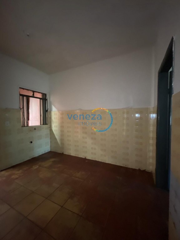 Casa Comercial à venda no bairro Coliseu de Londrina com 170m<sup>2</sup> útil, 1 vaga de garagem