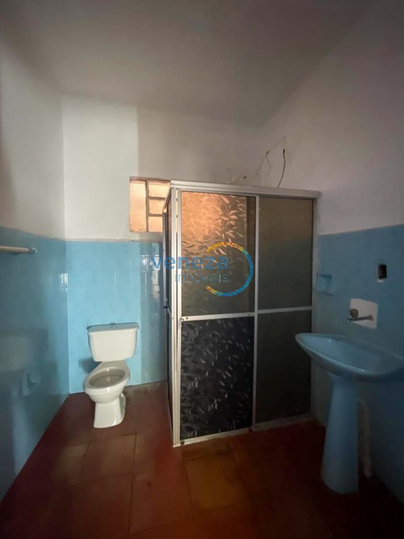 Casa Comercial à venda no bairro Coliseu de Londrina com 170m<sup>2</sup> útil, 1 vaga de garagem