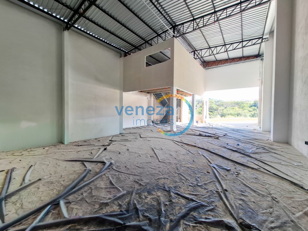 Barracão para locação no bairro Portal de Versalhes de Londrina com 245m<sup>2</sup> útil, 2 vagas de garagem