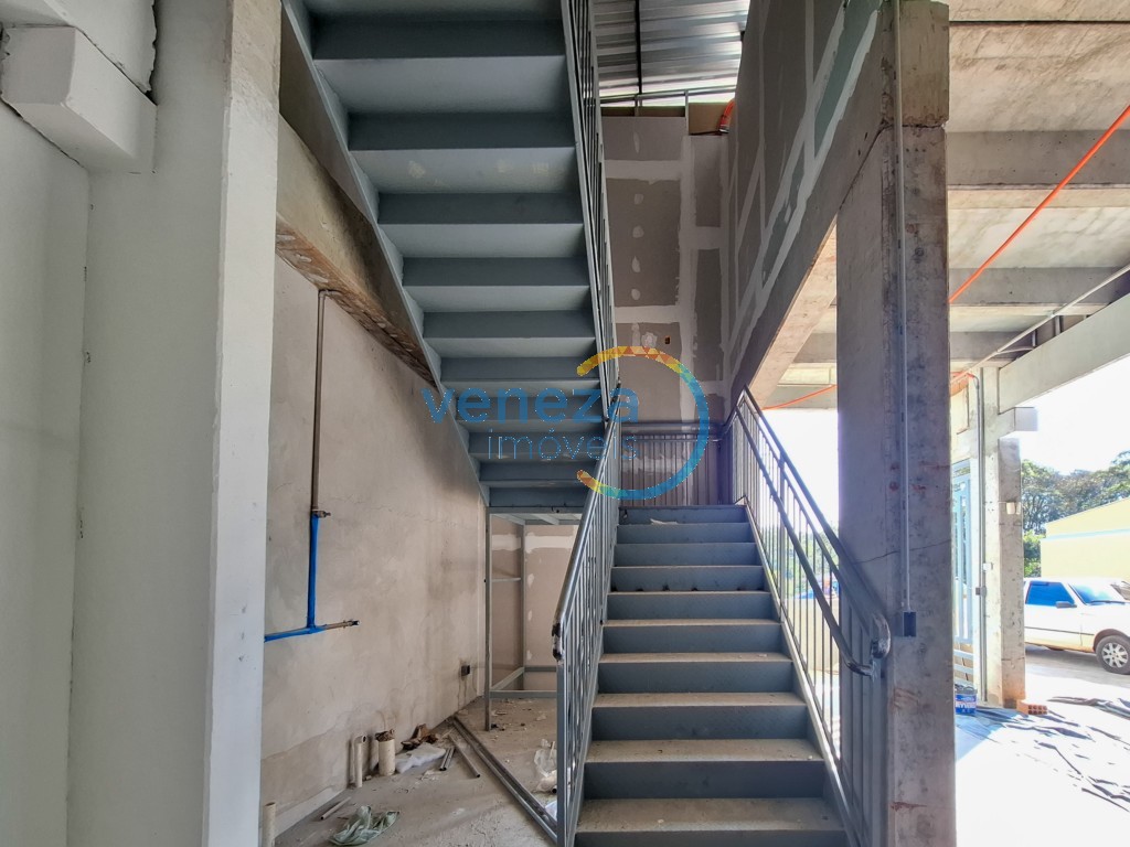 Barracão para locação no bairro Portal de Versalhes de Londrina com 245m<sup>2</sup> útil, 2 vagas de garagem