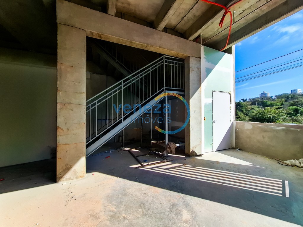 Barracão para locação no bairro Portal de Versalhes de Londrina com 245m<sup>2</sup> útil, 2 vagas de garagem