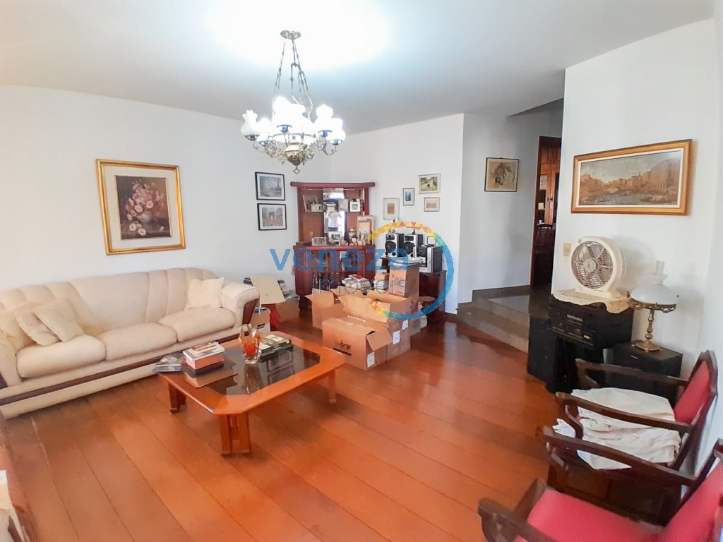 Apartamento à venda no bairro Centro de Londrina com 283.98m<sup>2</sup> útil, 4 quartos, 2 vagas de garagem