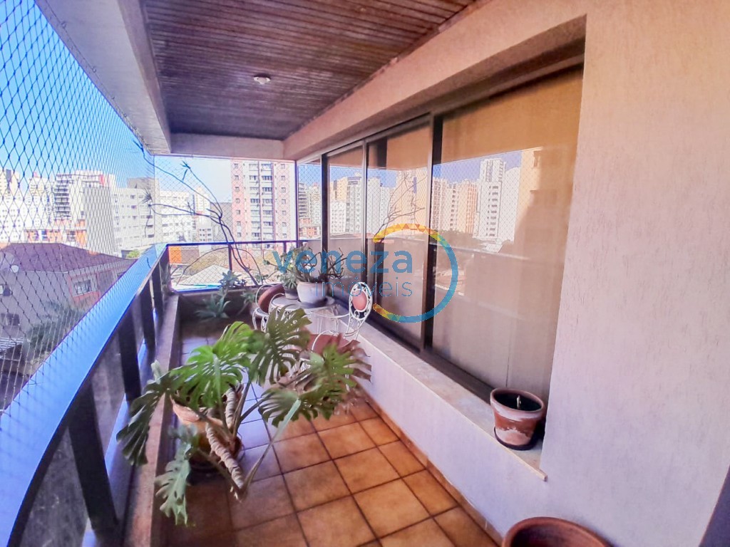 Apartamento à venda no bairro Centro de Londrina com 283.98m<sup>2</sup> útil, 4 quartos, 2 vagas de garagem
