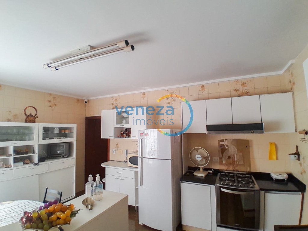 Apartamento à venda no bairro Centro de Londrina com 283.98m<sup>2</sup> útil, 4 quartos, 2 vagas de garagem