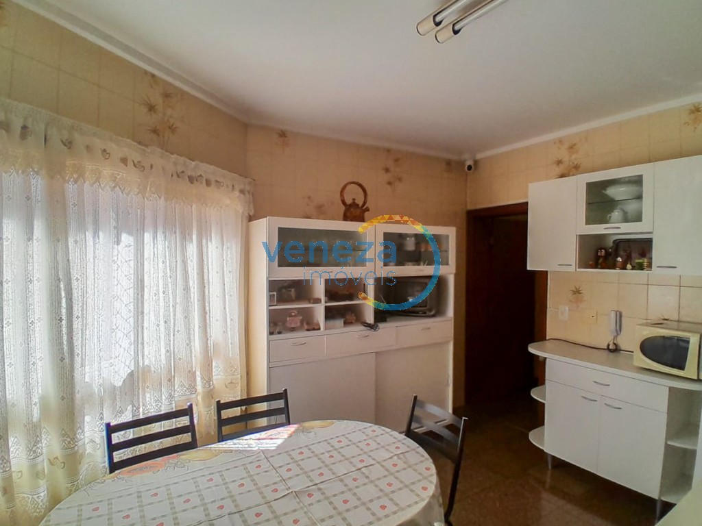 Apartamento à venda no bairro Centro de Londrina com 283.98m<sup>2</sup> útil, 4 quartos, 2 vagas de garagem