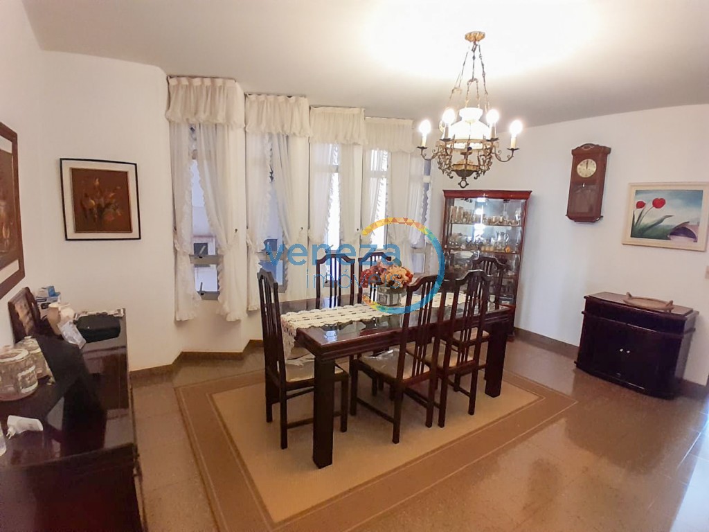 Apartamento à venda no bairro Centro de Londrina com 283.98m<sup>2</sup> útil, 4 quartos, 2 vagas de garagem