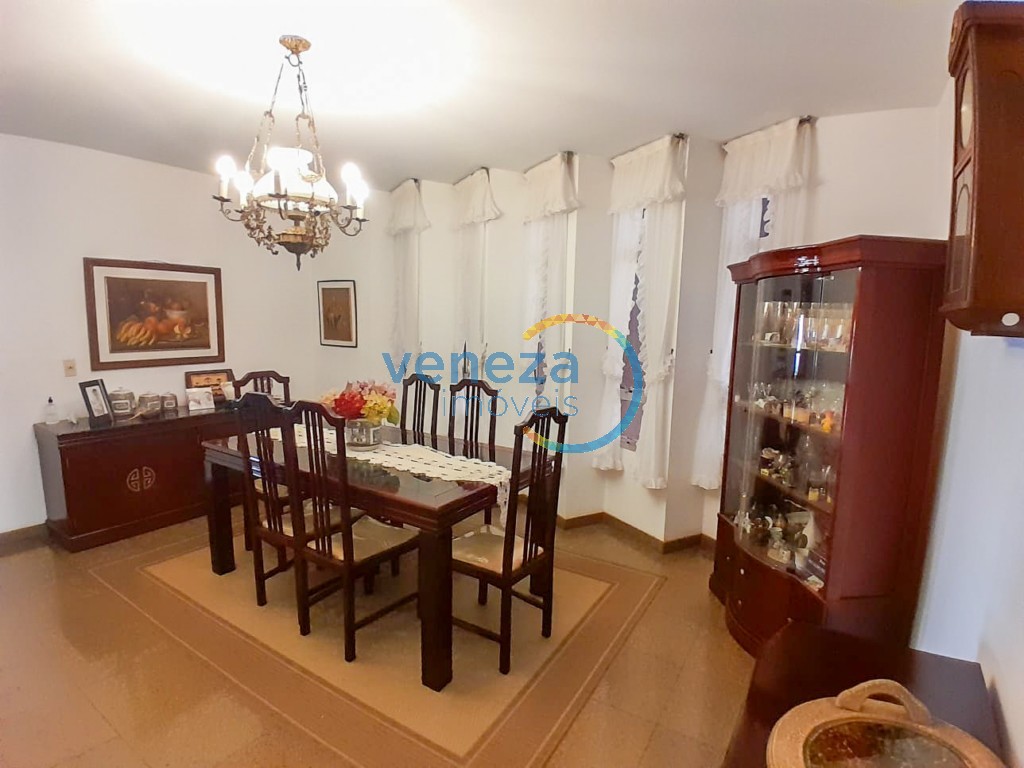 Apartamento à venda no bairro Centro de Londrina com 283.98m<sup>2</sup> útil, 4 quartos, 2 vagas de garagem