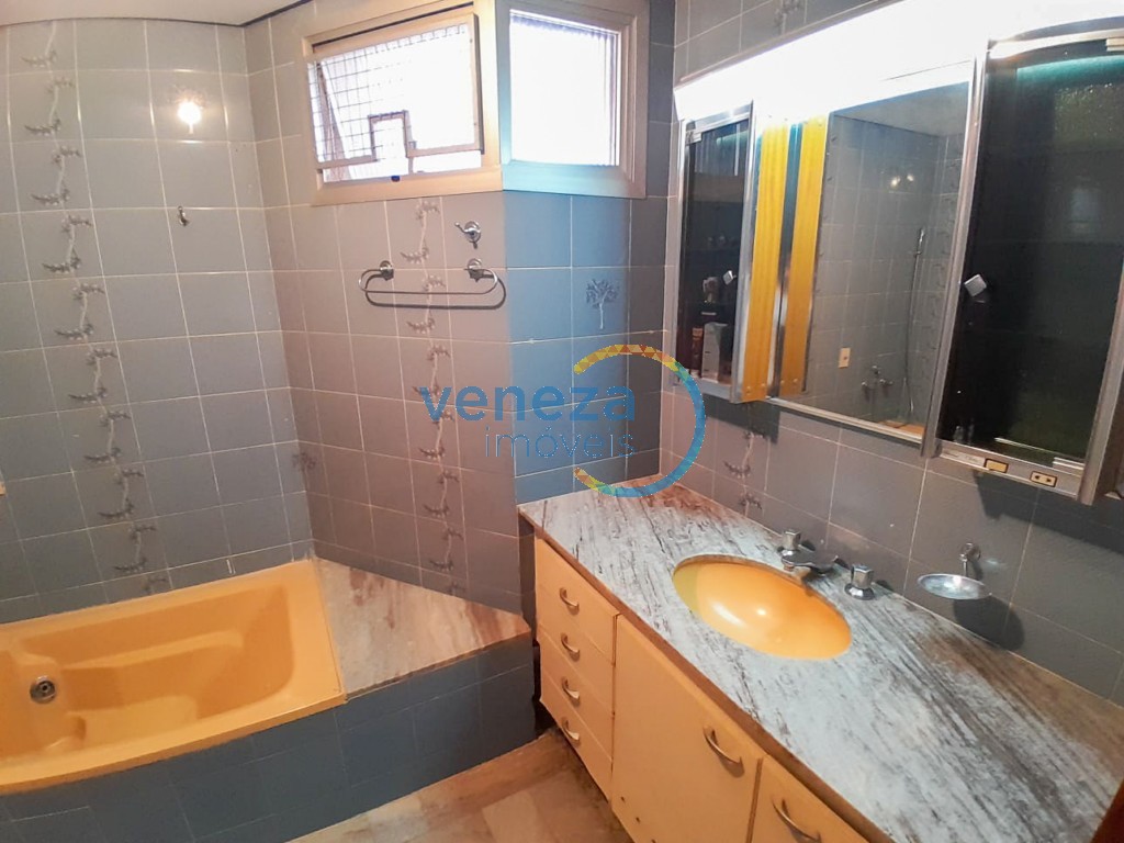 Apartamento à venda no bairro Centro de Londrina com 283.98m<sup>2</sup> útil, 4 quartos, 2 vagas de garagem