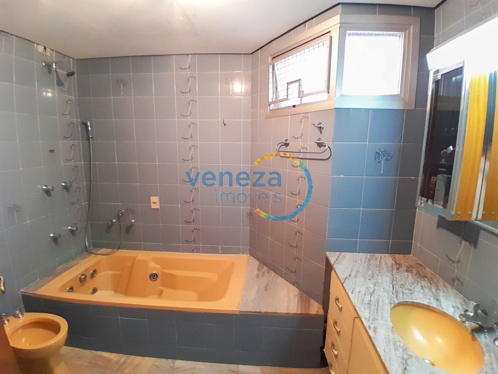 Apartamento à venda no bairro Centro de Londrina com 283.98m<sup>2</sup> útil, 4 quartos, 2 vagas de garagem