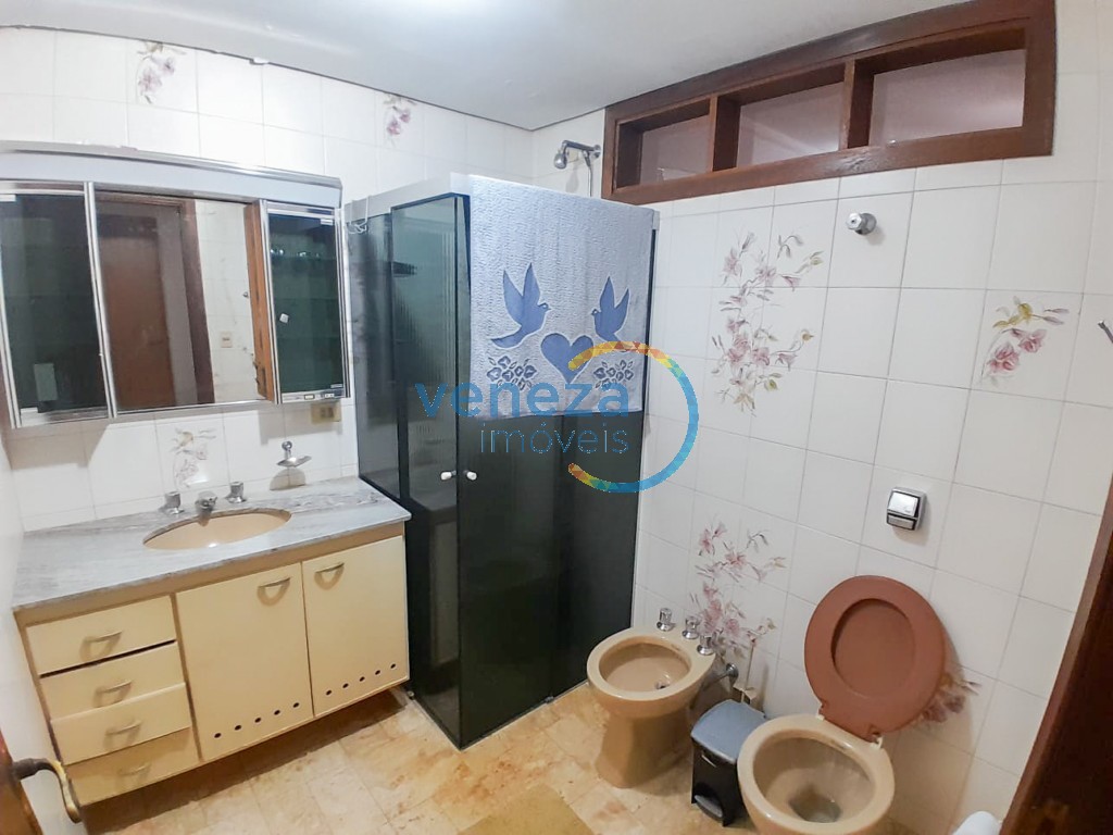 Apartamento à venda no bairro Centro de Londrina com 283.98m<sup>2</sup> útil, 4 quartos, 2 vagas de garagem