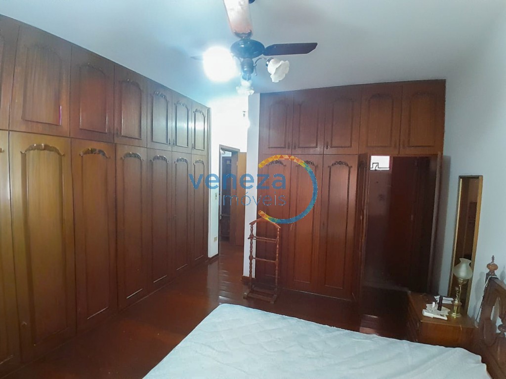 Apartamento à venda no bairro Centro de Londrina com 283.98m<sup>2</sup> útil, 4 quartos, 2 vagas de garagem