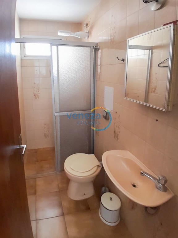 Apartamento à venda no bairro Centro de Londrina com 283.98m<sup>2</sup> útil, 4 quartos, 2 vagas de garagem