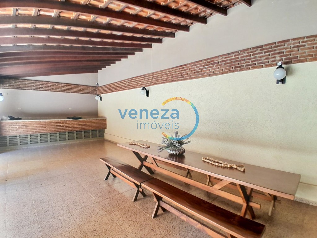 Apartamento à venda no bairro Centro de Londrina com 283.98m<sup>2</sup> útil, 4 quartos, 2 vagas de garagem