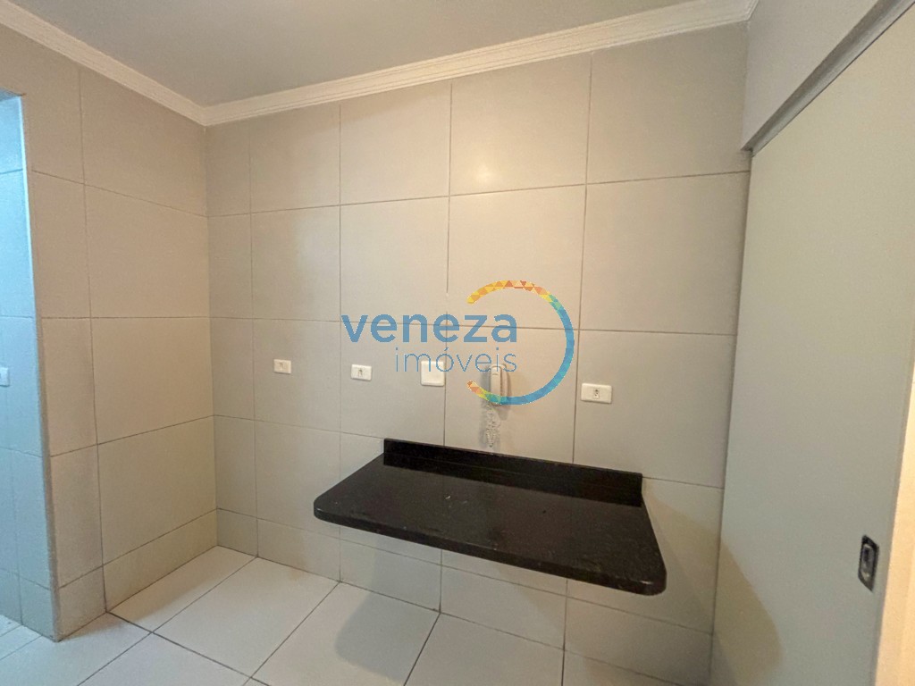 Apartamento à venda no bairro Jamaica de Londrina com 68.1m<sup>2</sup> útil, 3 quartos, 1 vaga de garagem