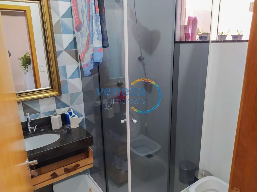 Casa Residencial à venda no bairro Coliseu de Londrina com 76m<sup>2</sup> útil, 3 quartos, 1 vaga de garagem