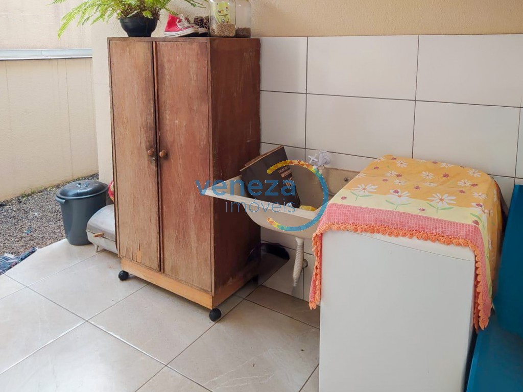 Casa Residencial à venda no bairro Coliseu de Londrina com 76m<sup>2</sup> útil, 3 quartos, 1 vaga de garagem