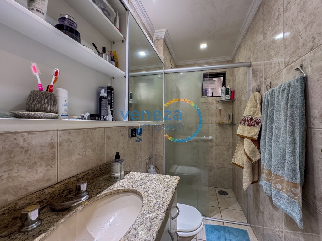 Apartamento à venda no bairro Centro de Londrina com 103.13m<sup>2</sup> útil, 3 quartos, 2 vagas de garagem