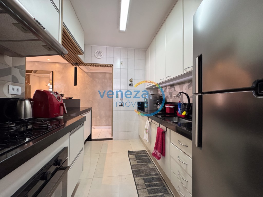 Apartamento à venda no bairro Centro de Londrina com 103.13m<sup>2</sup> útil, 3 quartos, 2 vagas de garagem